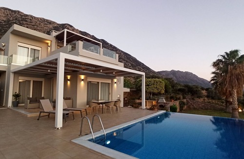 Pefki Villa | Luxurious Villa Tholos Crete
