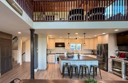 Miller Beach Villa | Luxurious Villa with Hot-tub, Fire Pit and Games in Gary, Indiana