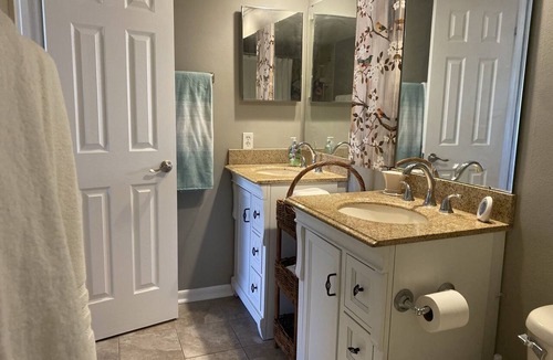 St. Petersburg Condo | Luxurious Waterfront Condo, King Bed, Great Reviews, Must See!