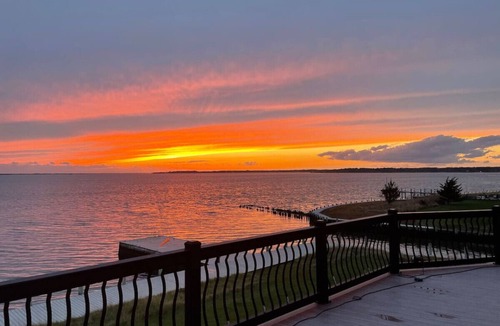 Remsenburg Condo | Luxurious Waterfront Retreat: Unwind in Hamptons Paradise