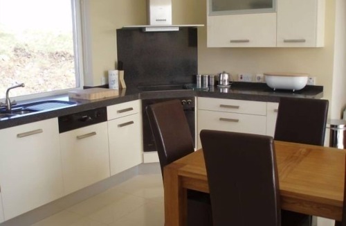 Downings Cottage | Luxurious Waterfront Holiday Homes with Private Pebble Beach & Free WiFi.