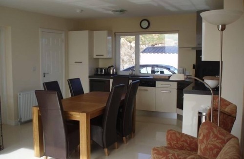 Downings Cottage | Luxurious Waterfront Holiday Homes with Private Pebble Beach & Free WiFi.
