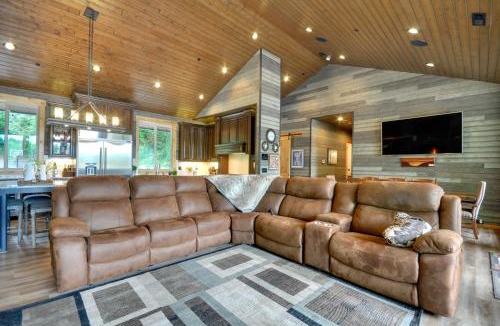 Ridgefield House | Luxurious Waterfront Retreat w/Private Pond!