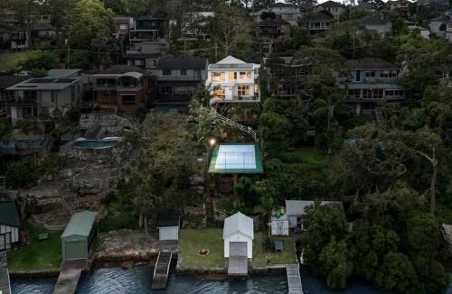 Oatley House | Luxurious Waterfront Retreat in Oatley