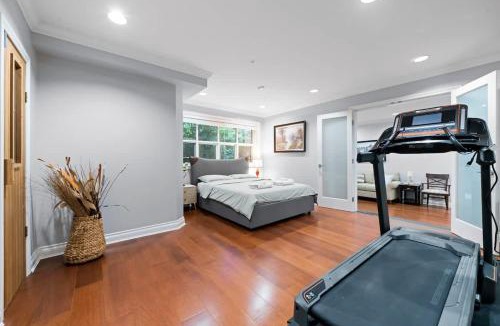 Shaughnessy House | Luxury 1200 squft 2BR Shaughnessy Suite Near YVR & DT