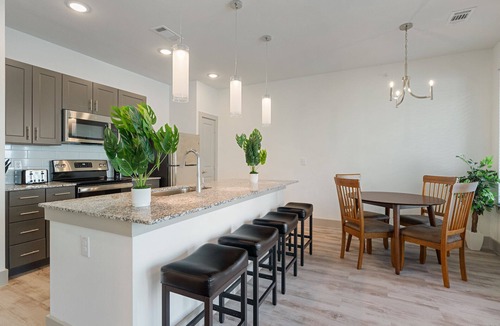 Stony Ridge North Apartment | Luxury 1BD/1BA Next to Airport 8653