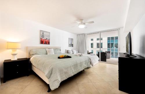Brickell Apartment | Luxury 1BD Apt in Downtown Brickell free parking