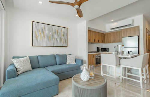 Las Glorias Condo | Luxury 1BD Beachfront unit & 8 pools at Harbor 171 1BD Condo for rent in North H