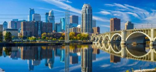 St. Anthony West Apartment | Luxury 1BD Gym Rooftop Street Parking by DT UMN