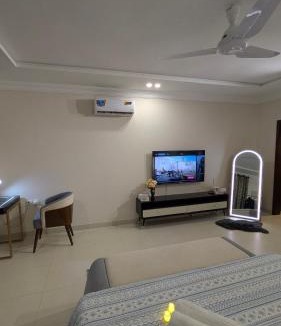 Faisalabad Apartment | Luxury 1BHK studio site parking self check-in