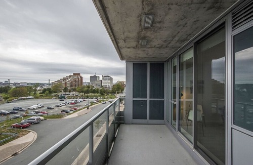 Downtown Apartment | Luxury 1BR Apt with City Views – Walk to Alderney