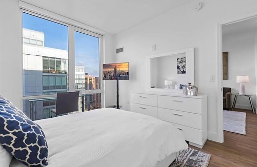White Plains Apartment | Luxury 1BR in Downtown | Full Kitchen | W&D