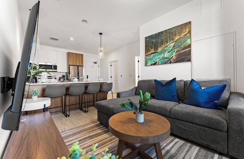 Everett Apartment | Luxury 1BR near Boston 1vtw