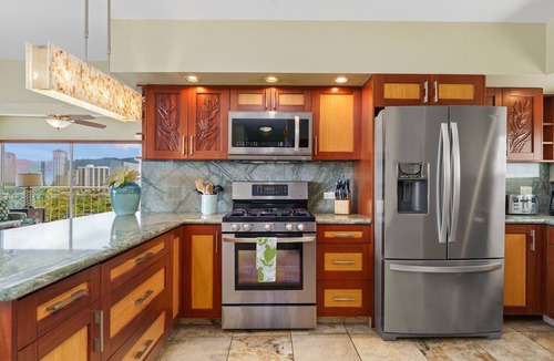 Waikiki Condo | Luxury 2-Bed/2-Bath Corner Waikiki Shore Condo w/Ocean Views! FREE Parking!