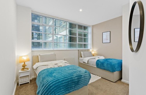 The Cultural Quarter Apartment | Luxury 2 Bed & 2 Bath, Near Beach By Stay Aura Vacation Rental Brighton & Hove