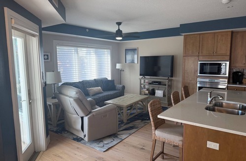 Siesta Key Village Villa | Luxury 2 bed & 2 bath Villa. Next to Siesta Key Village and beach access 5.