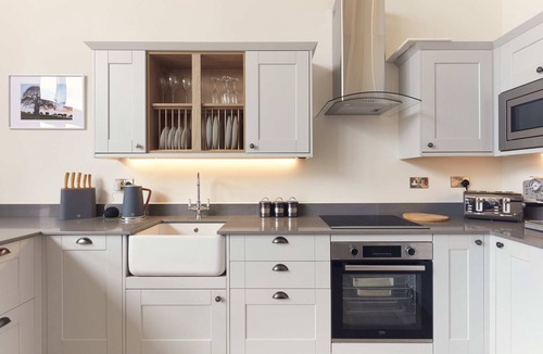 Haresfield House | Luxury 2-Bed Cotswolds Barn with Two Ensuite Kings