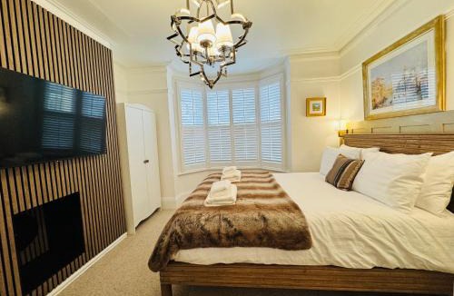 Christchurch Apartment | Luxury 2 Bed Designer Apartment & Garden