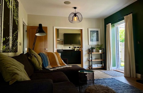 Beaconsfield Apartment | Luxury 2-Bed Gated Apartment in Beaconsfield with Parking & Premium Features