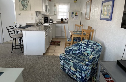 Wildwood Condo | LUXURY 2 BEDROOM 1ST FLOOR CONDO WITH A POOL