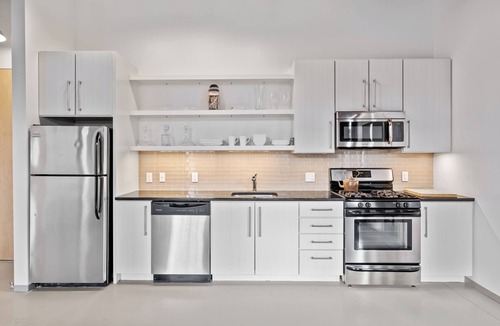 Williamstown Apartment | Luxury 2 Bedroom 2 Bathroom Loft Apartment In Williamstown With Great Amenities!