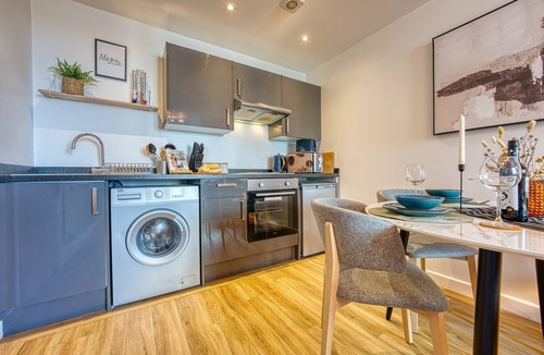 Portsmouth City Centre Apartment | Luxury 2 Bedroom Apartment Central Portsmouth Near the beach & Gunwharf Quays
