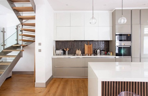 Westbourne Apartment | Luxury 2-Bedroom Garden Apartment in Little Venice–Central London.Pet-Friendly!