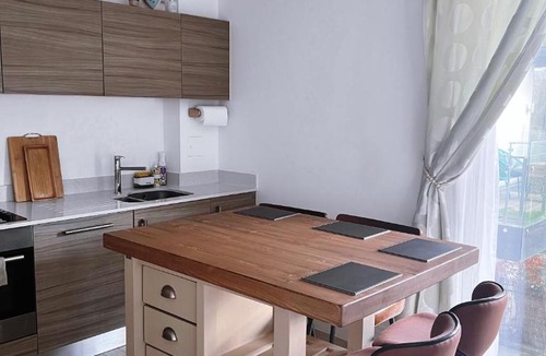 Highams Park Apartment | Luxury 2-Bedroom London Apartment, 25mins to Liverpool Street, Balcony, Free Parking