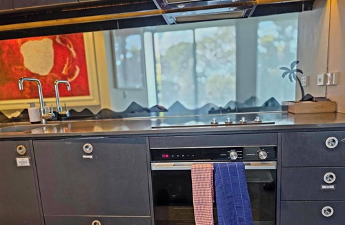 Adelaide Apartment | Luxury 2 Bedroom Suite near Adelaide