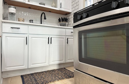 Queens Apartment | Luxury 2-bedroom unit/Great for Travel Nurse or Travel Professional