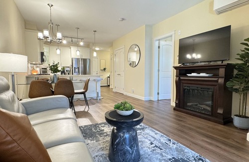 Yorkson Condo | Luxury 2 BR/2B; Langley Condo withAC/FP/solarium/gym/spray park/near transit