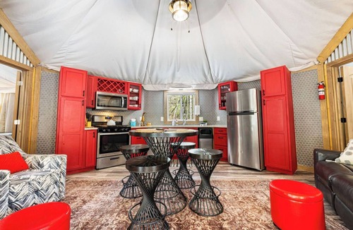 Bryson City Cabin | Luxury 2BD 2BA Authentic Safari Tent, Upscale GLAMPING Smoky Mountains