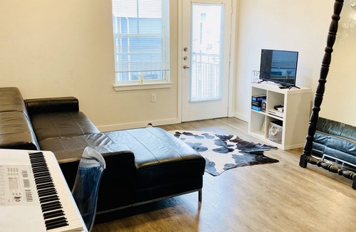 Greater Greenspoint Apartment | Luxury 2Bd/2Ba Condo | 9min Near IAH Airport | 14min Near Downtown