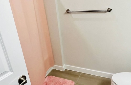 Greater Greenspoint Apartment | Luxury 2Bd/2Ba Condo | 9min Near IAH Airport | 14min Near Downtown