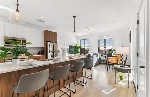 Everett Apartment | Luxury 2bd/2ba near Boston u89t