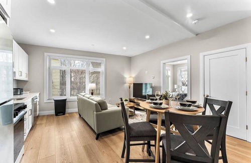 Prospect Hill Apartment | Luxury 2bd/2ba near Cabmridge 8s89