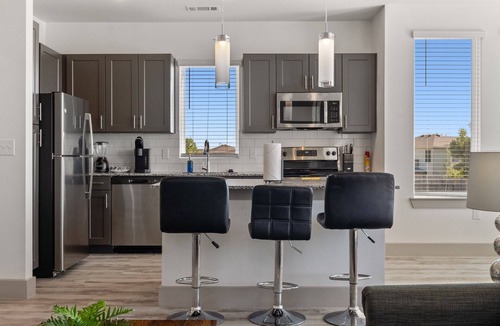 Stony Ridge North Apartment | Luxury 2BD/2BA Next to Airport 5chu