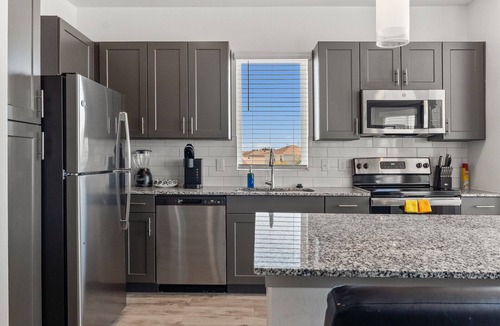 Stony Ridge North Apartment | Luxury 2BD/2BA Next to Airport 5chu
