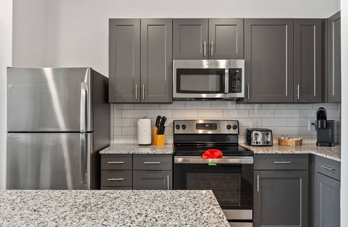 Stony Ridge North Apartment | Luxury 2BD/2BA Next to Airport 0zzd