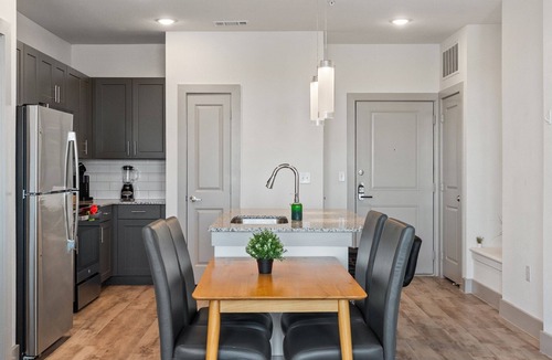 Stony Ridge North Apartment | Luxury 2BD/2BA Next to Airport 0zzd