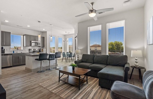 Stony Ridge North Apartment | Luxury 2BD/2BA Next to Airport zewz