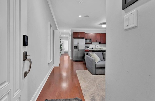Southwark Apartment | Luxury 2BD | 3 Beds | Queens Village