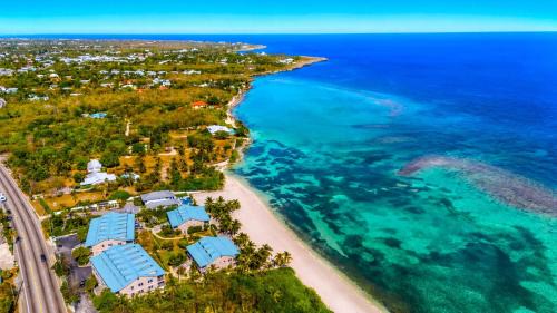 Savannah House | Luxury 2Bdr Beachfront Condo on Spotts Beach