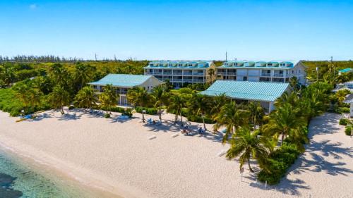Savannah House | Luxury 2Bdr Beachfront Condo on Spotts Beach