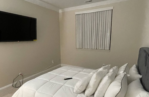 Novi Condo | Luxury 2bdrm/2bthrm unit
