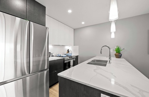 North Central Edmonton Apartment | Luxury 2bdrm king bed Suite city views/UG parking free wifi