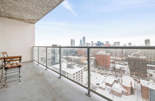 North Central Edmonton Apartment | Luxury 2bdrm king bed Suite city views/UG parking free wifi