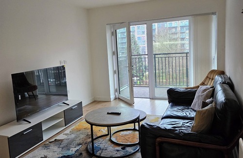 Whittington Apartment | Luxury 2BR 2Bath Flat in London |Balcony|Parking|Short walk to Colindale station