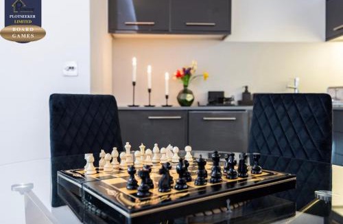 West Kensington Apartment | Luxury 2BR 2Bath Flat Walk to Tube West Ken