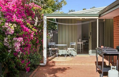 City Centre House | Luxury 2BR Beachside Stay - 2 Parking